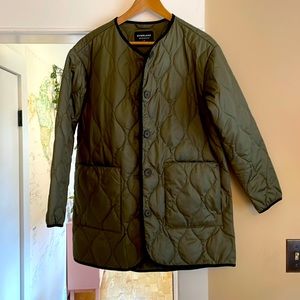 Everlane ReNew quilted mid length liner, Size S